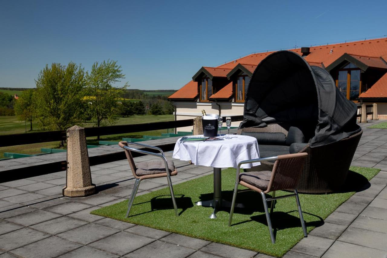 Darovansky Dvur - Wellness & Golf Hotel Břasy Exterior foto